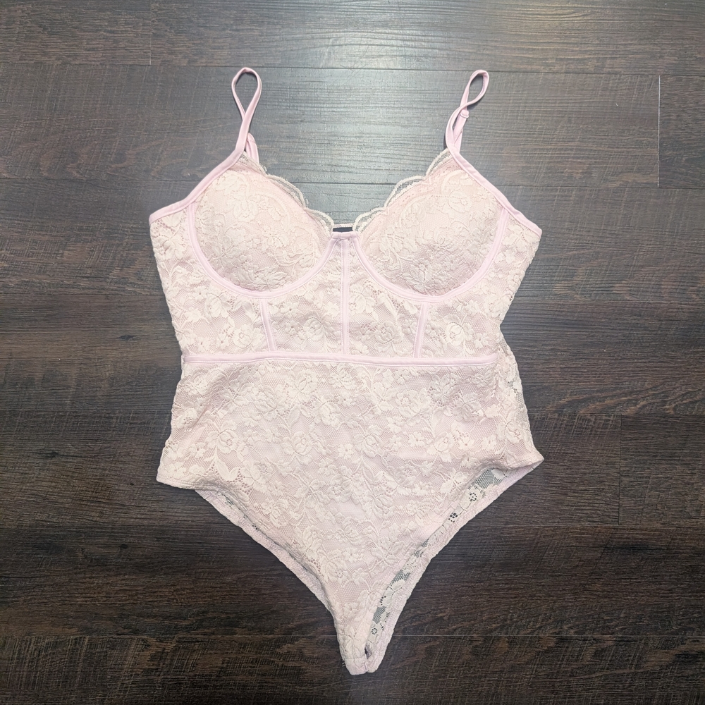 NWOT Faded Rose Pink Lace Bodysuit Size Large